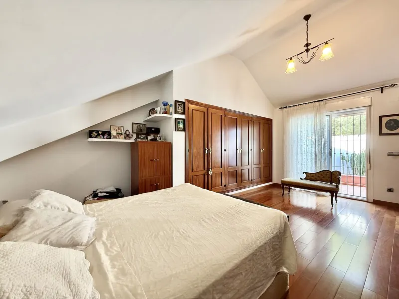 SEMI-DETACHED HOUSE IN CENTRAL ESTEPONA!