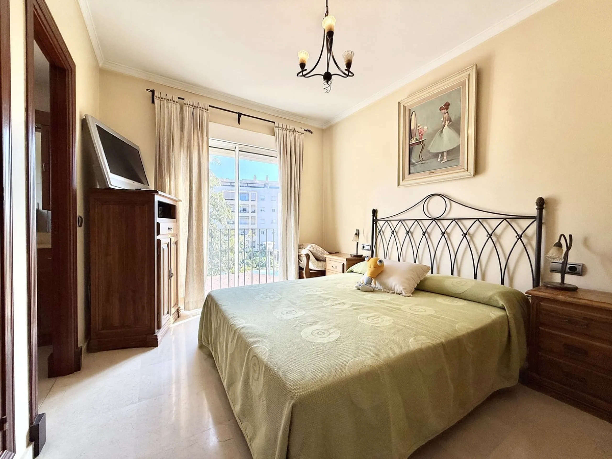 SEMI-DETACHED HOUSE IN CENTRAL ESTEPONA!