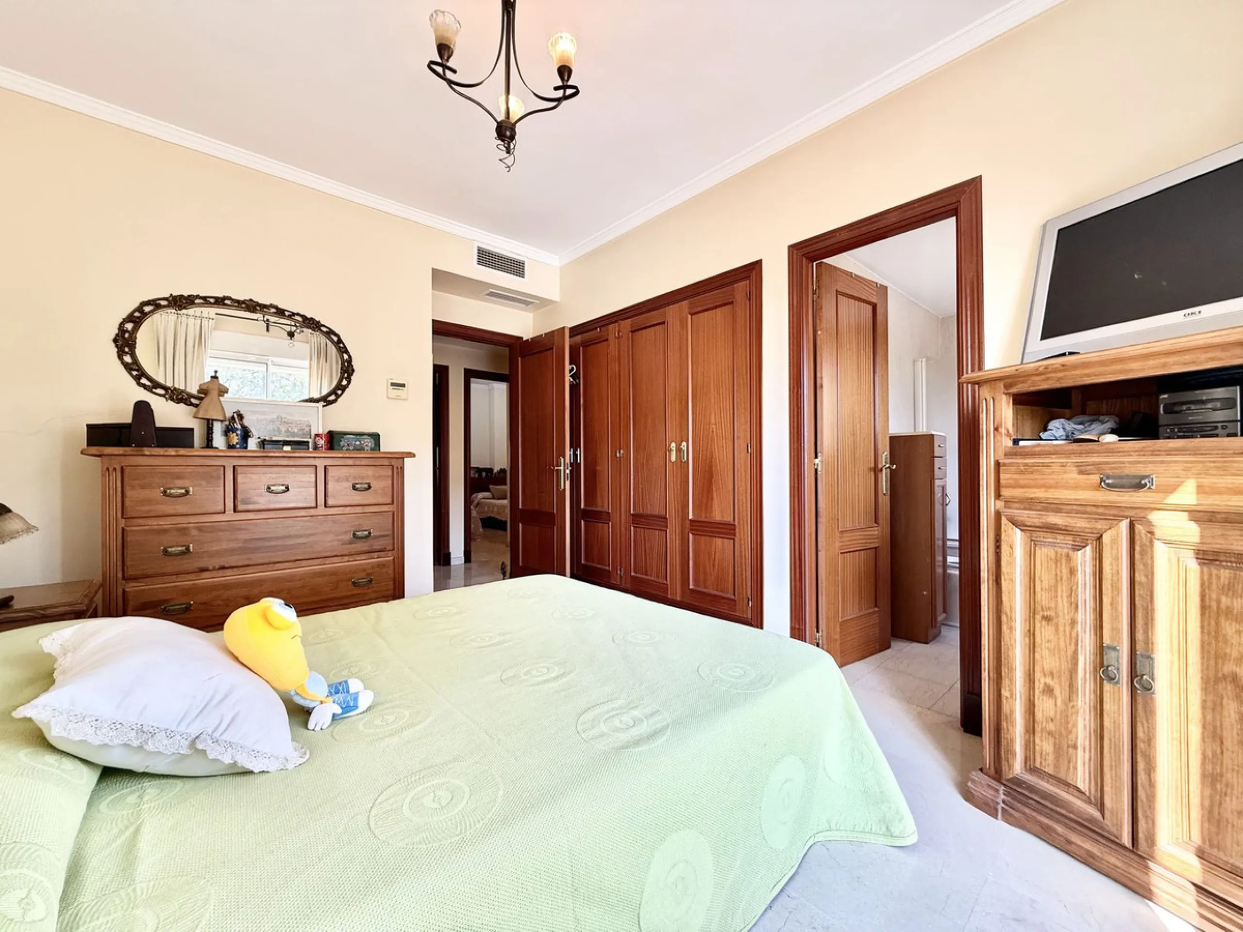 SEMI-DETACHED HOUSE IN CENTRAL ESTEPONA!
