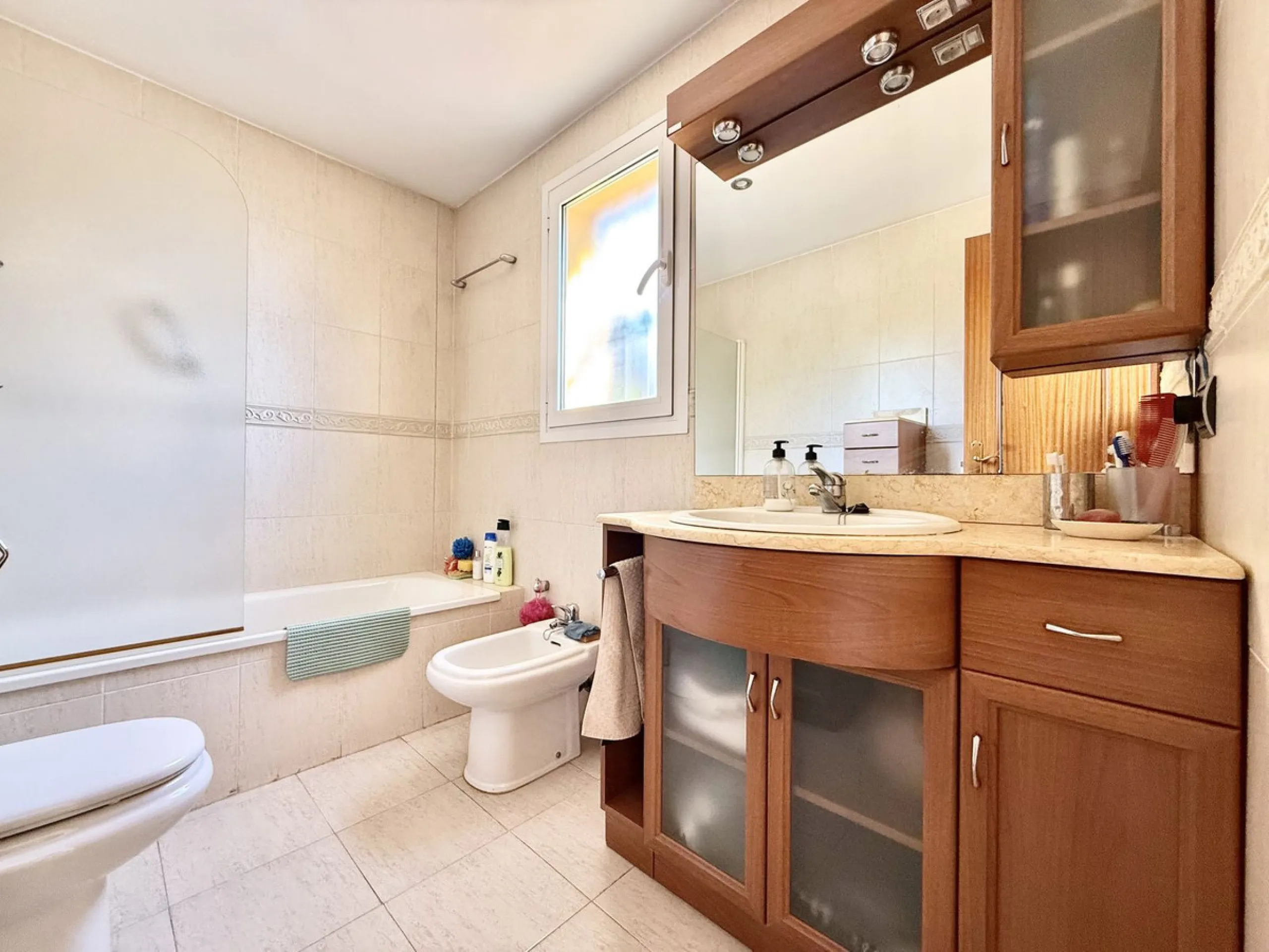 SEMI-DETACHED HOUSE IN CENTRAL ESTEPONA!