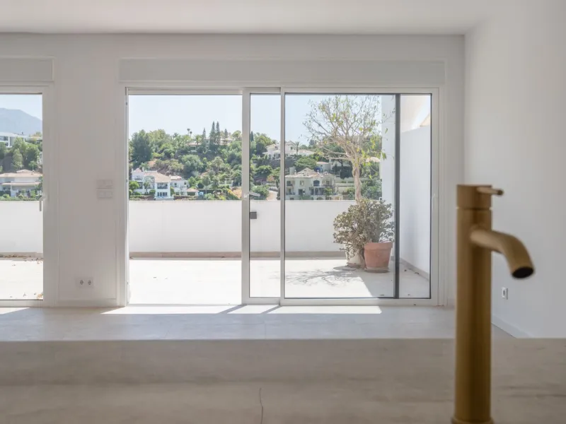 Located in the hills of Benahavis, this 143 sqm. residence is more than just an apartment; it is a curated experience of light and volume. As one of the largest units in this complex, the home has been meticulously reimagined to meet the exacting standard
