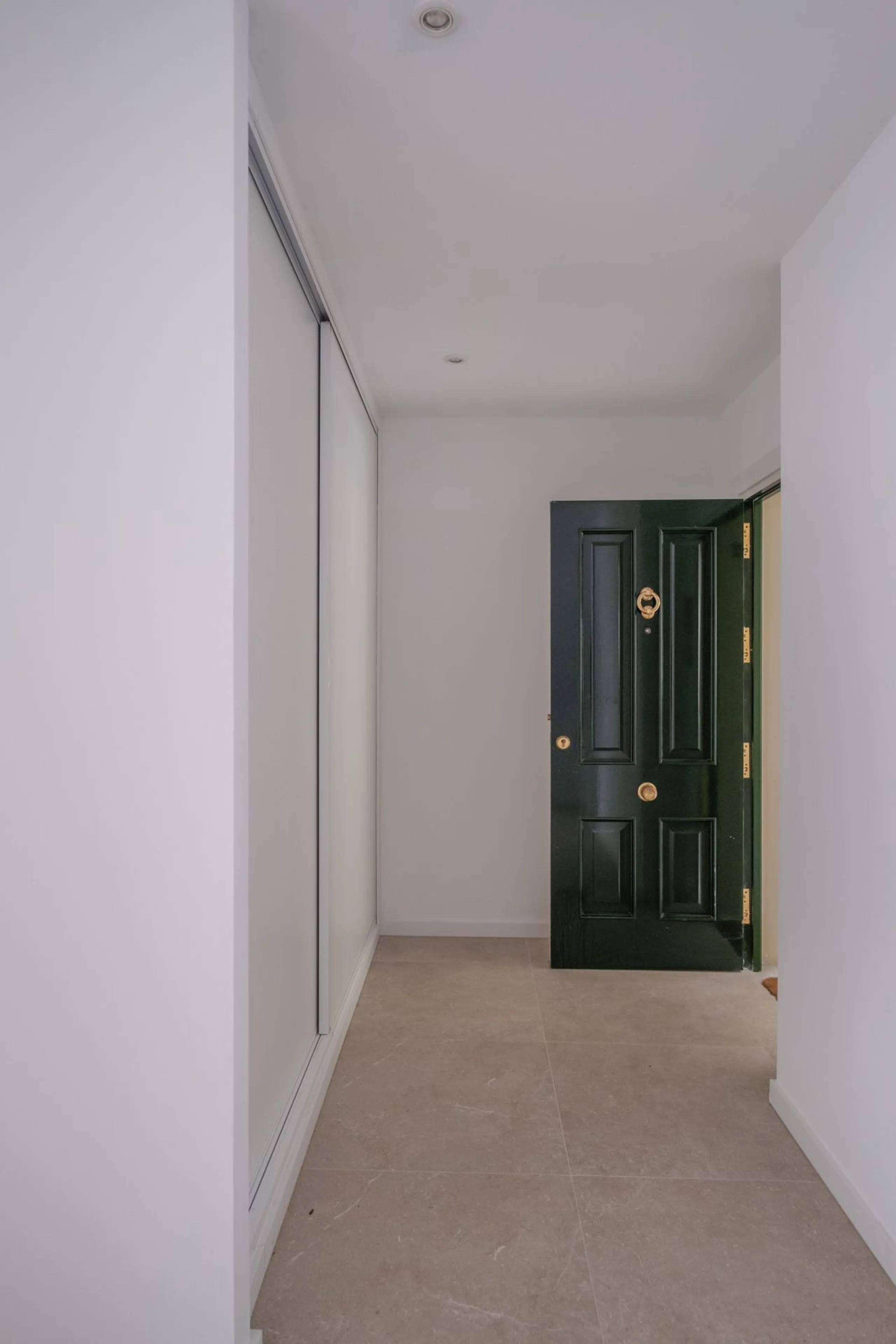 Located in the hills of Benahavis, this 143 sqm. residence is more than just an apartment; it is a curated experience of light and volume. As one of the largest units in this complex, the home has been meticulously reimagined to meet the exacting standard