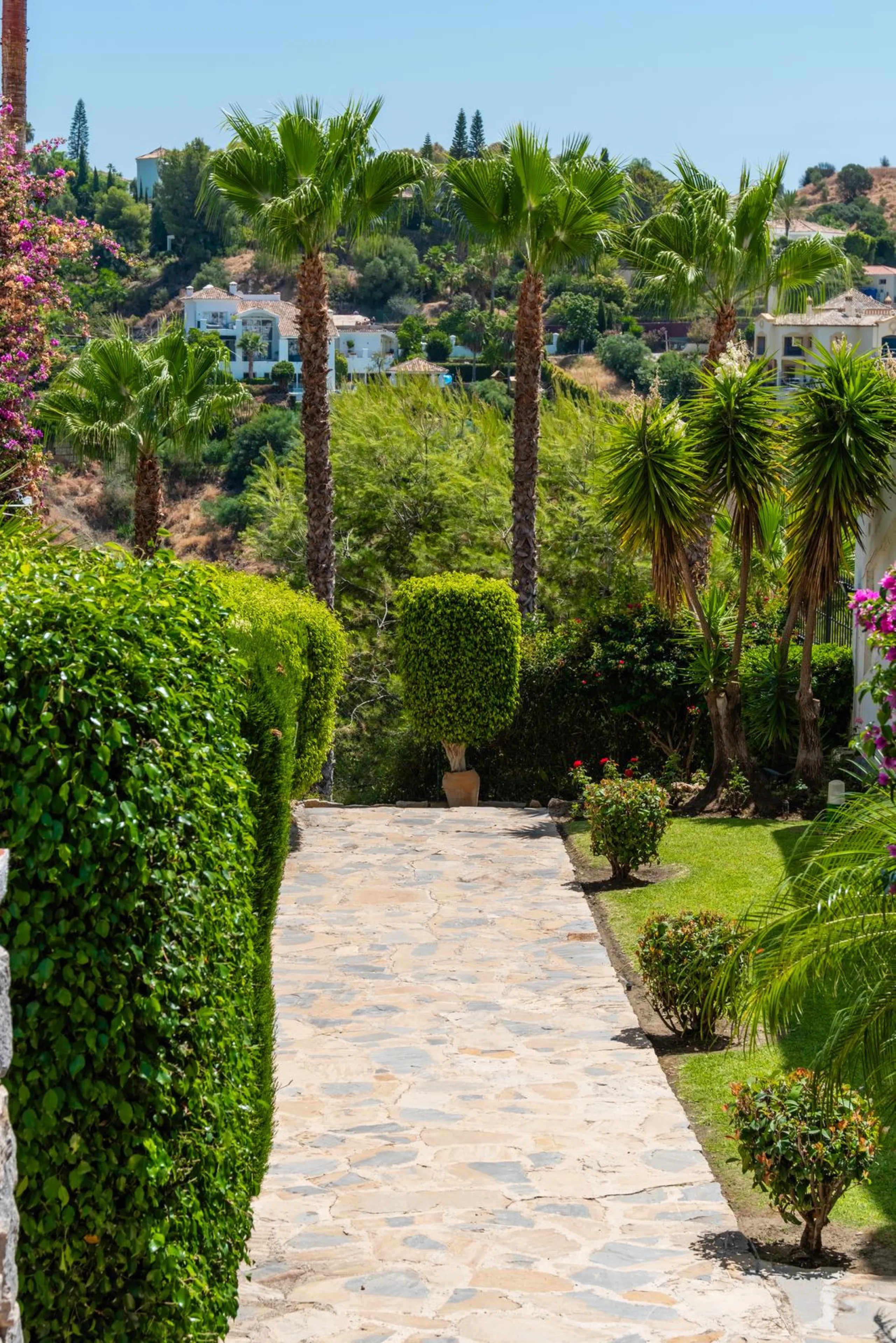 Located in the hills of Benahavis, this 143 sqm. residence is more than just an apartment; it is a curated experience of light and volume. As one of the largest units in this complex, the home has been meticulously reimagined to meet the exacting standard