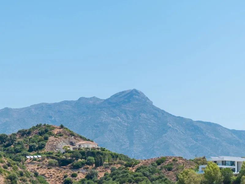 Located in the hills of Benahavis, this 143 sqm. residence is more than just an apartment; it is a curated experience of light and volume. As one of the largest units in this complex, the home has been meticulously reimagined to meet the exacting standard