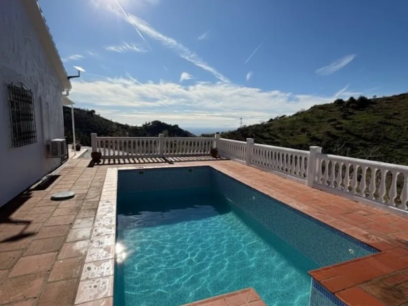 Country Property with Private Pool & Sea Views – Under 15 Minutes to the Beach in Rincon de la Victoria