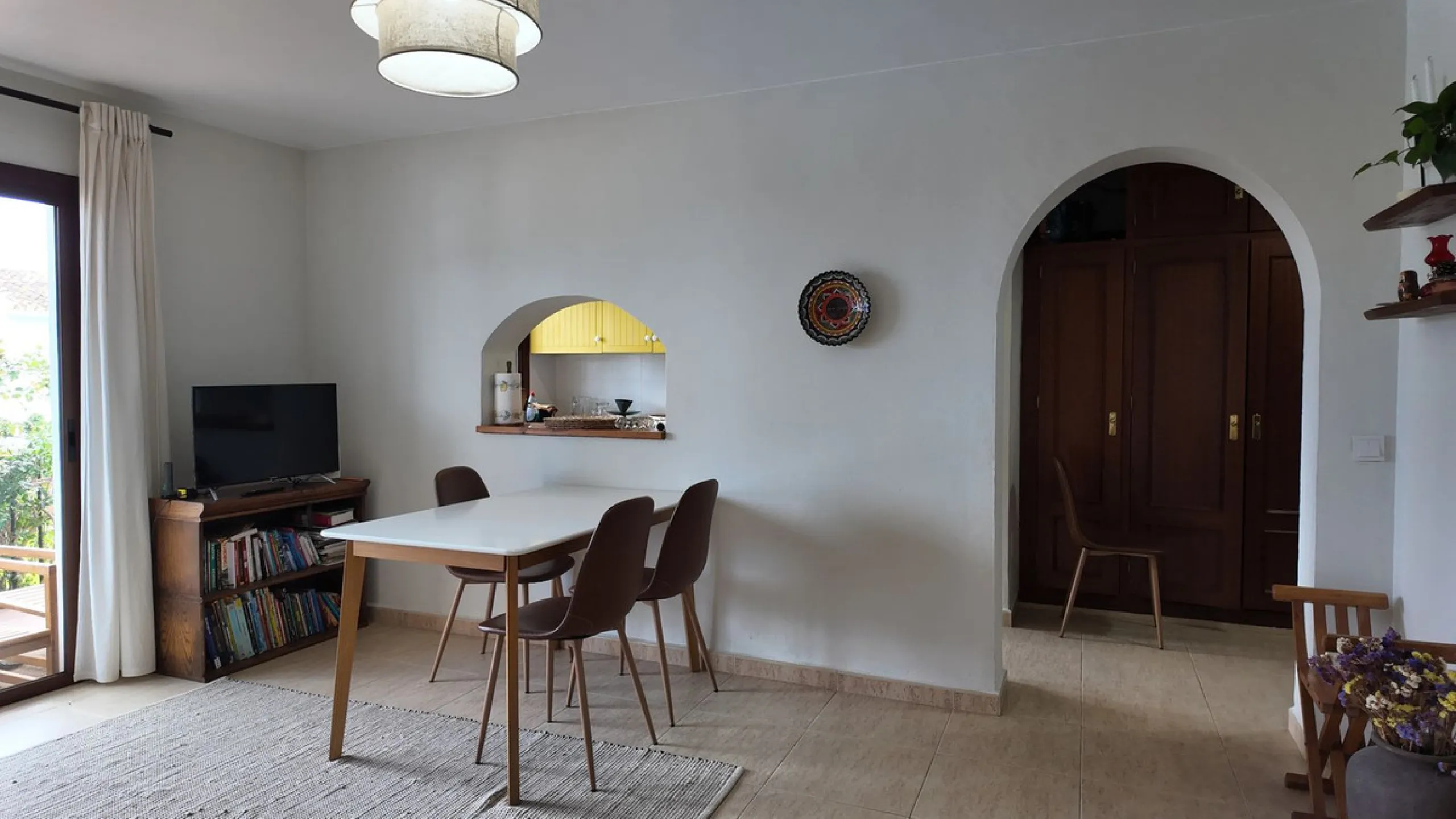 This charming ground-floor apartment is located in the picturesque white village of Mijas Pueblo, one of the most iconic and sought-after areas on the Costa del Sol. Known for its authentic Andalusian character, breathtaking views and relaxed Mediterranea