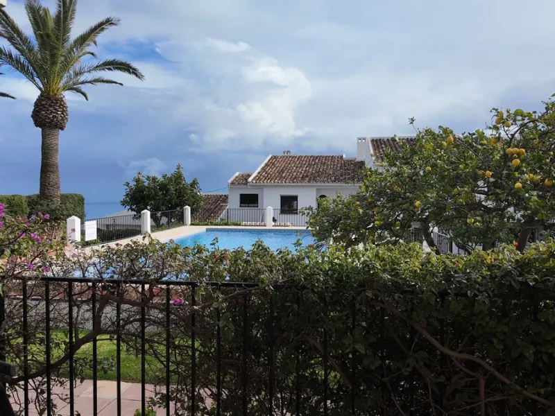 This charming ground-floor apartment is located in the picturesque white village of Mijas Pueblo, one of the most iconic and sought-after areas on the Costa del Sol. Known for its authentic Andalusian character, breathtaking views and relaxed Mediterranea