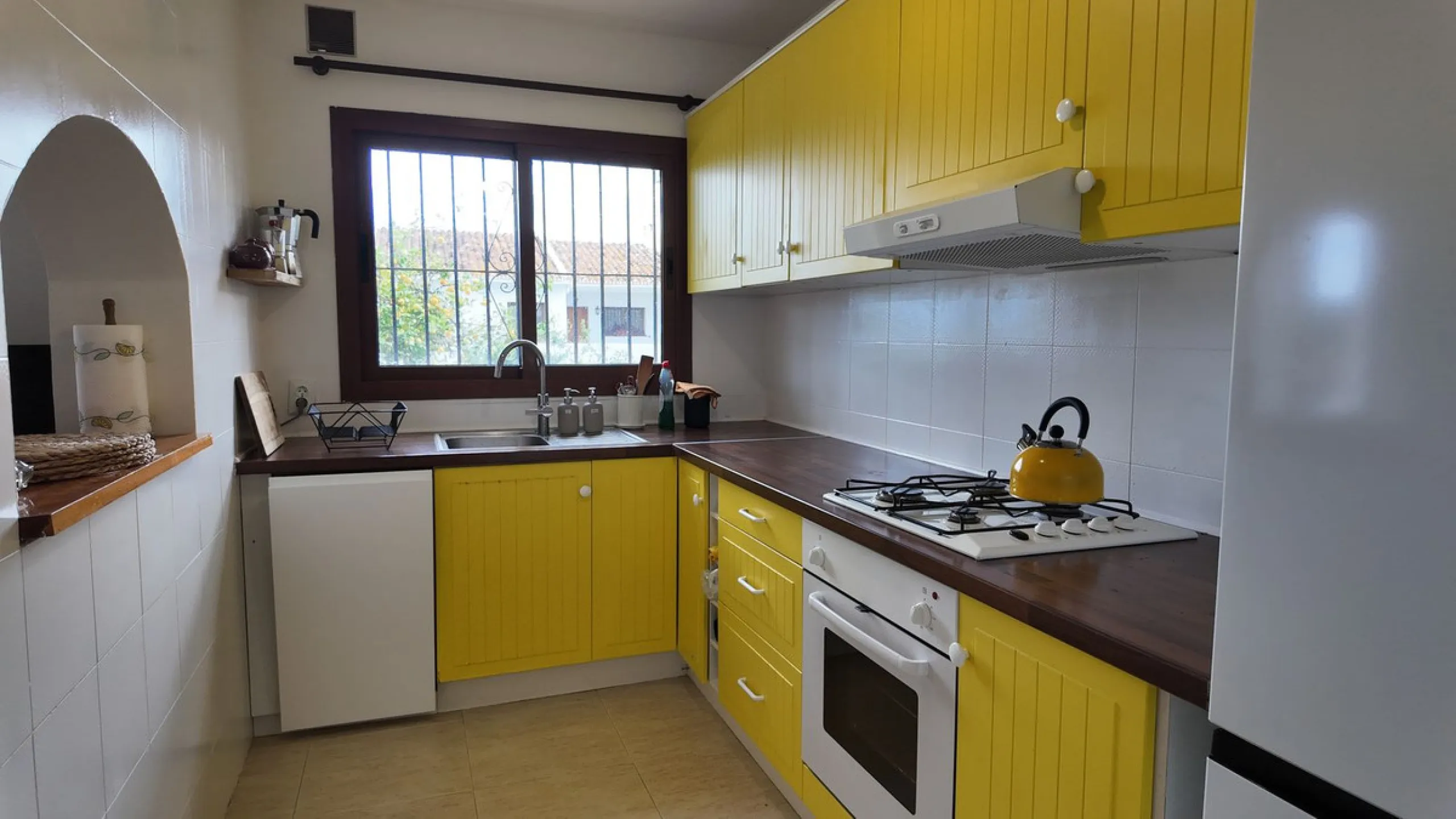 This charming ground-floor apartment is located in the picturesque white village of Mijas Pueblo, one of the most iconic and sought-after areas on the Costa del Sol. Known for its authentic Andalusian character, breathtaking views and relaxed Mediterranea