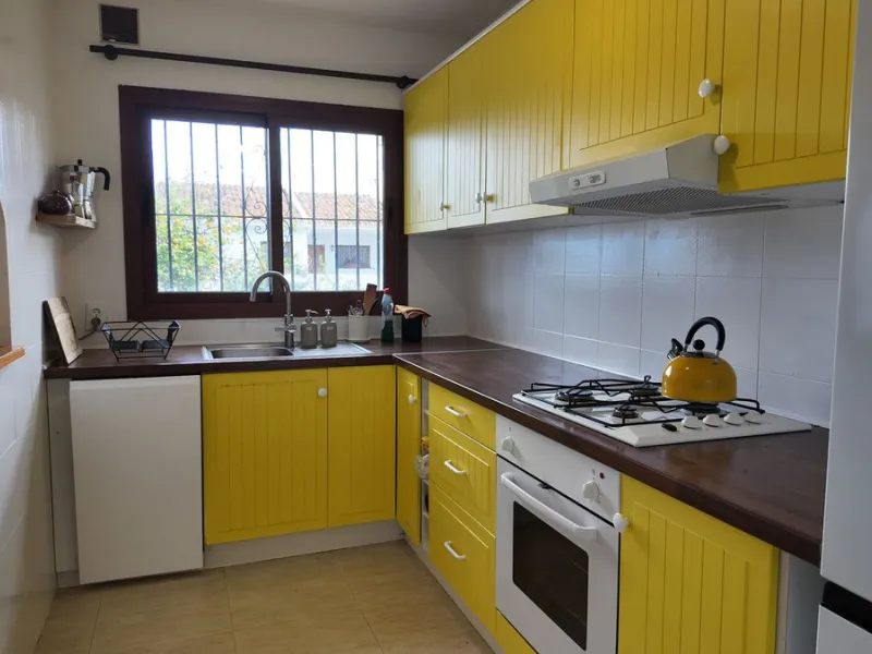 This charming ground-floor apartment is located in the picturesque white village of Mijas Pueblo, one of the most iconic and sought-after areas on the Costa del Sol. Known for its authentic Andalusian character, breathtaking views and relaxed Mediterranea