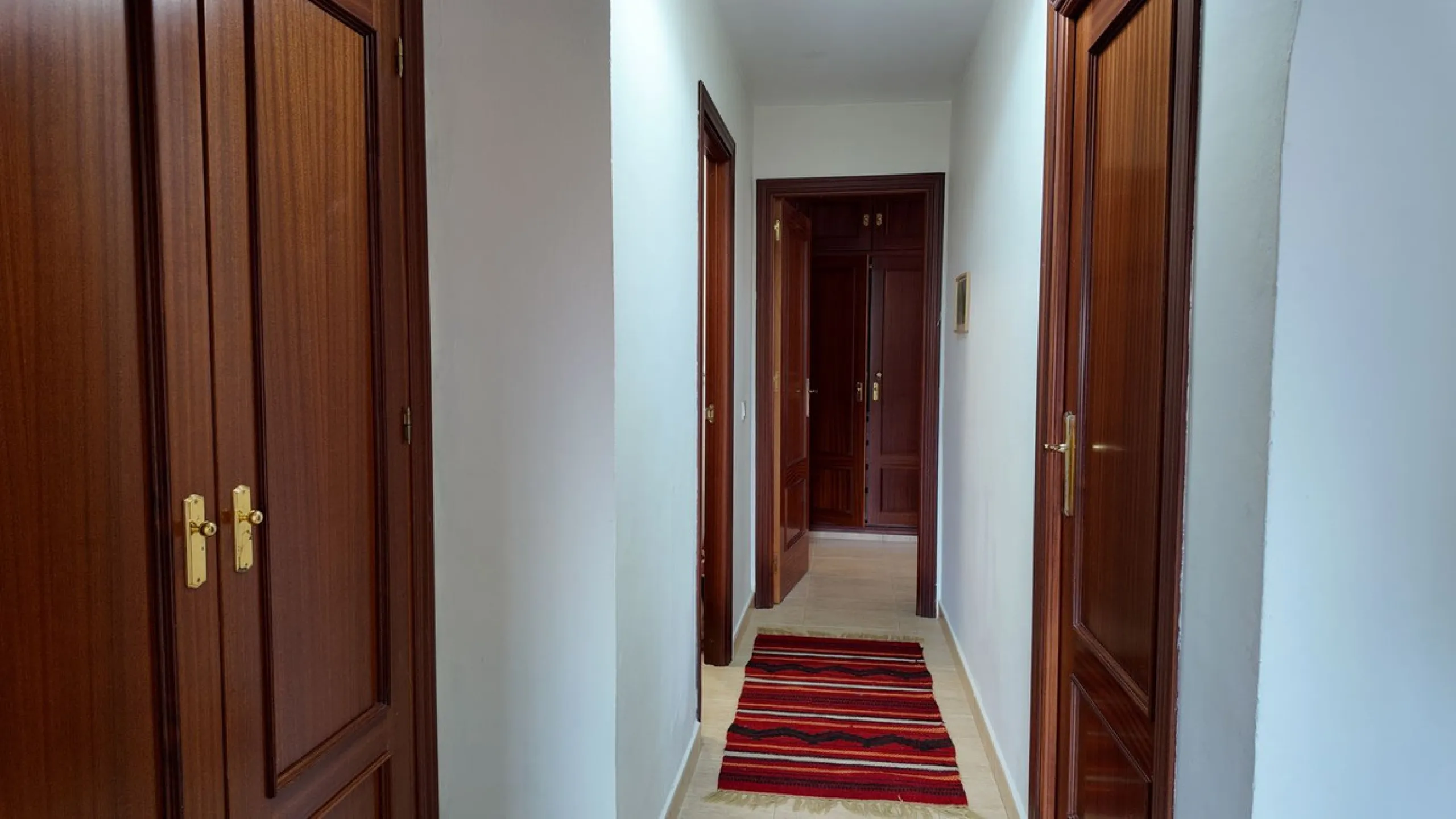 This charming ground-floor apartment is located in the picturesque white village of Mijas Pueblo, one of the most iconic and sought-after areas on the Costa del Sol. Known for its authentic Andalusian character, breathtaking views and relaxed Mediterranea