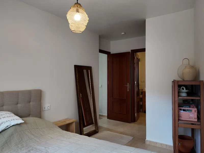 This charming ground-floor apartment is located in the picturesque white village of Mijas Pueblo, one of the most iconic and sought-after areas on the Costa del Sol. Known for its authentic Andalusian character, breathtaking views and relaxed Mediterranea