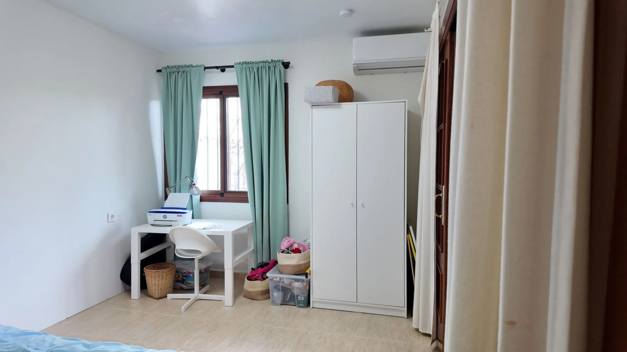This charming ground-floor apartment is located in the picturesque white village of Mijas Pueblo, one of the most iconic and sought-after areas on the Costa del Sol. Known for its authentic Andalusian character, breathtaking views and relaxed Mediterranea