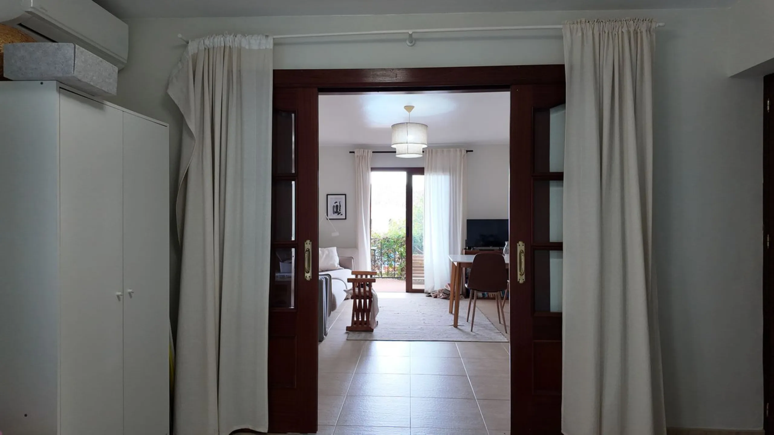 This charming ground-floor apartment is located in the picturesque white village of Mijas Pueblo, one of the most iconic and sought-after areas on the Costa del Sol. Known for its authentic Andalusian character, breathtaking views and relaxed Mediterranea