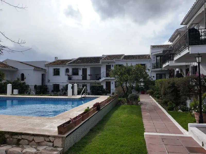 This charming ground-floor apartment is located in the picturesque white village of Mijas Pueblo, one of the most iconic and sought-after areas on the Costa del Sol. Known for its authentic Andalusian character, breathtaking views and relaxed Mediterranea