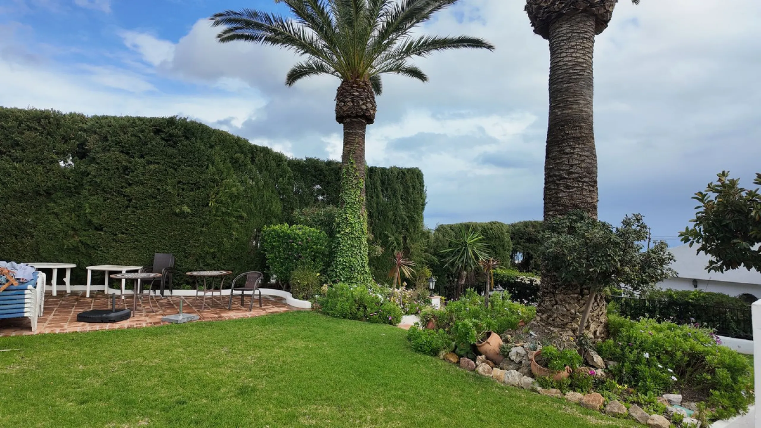 This charming ground-floor apartment is located in the picturesque white village of Mijas Pueblo, one of the most iconic and sought-after areas on the Costa del Sol. Known for its authentic Andalusian character, breathtaking views and relaxed Mediterranea