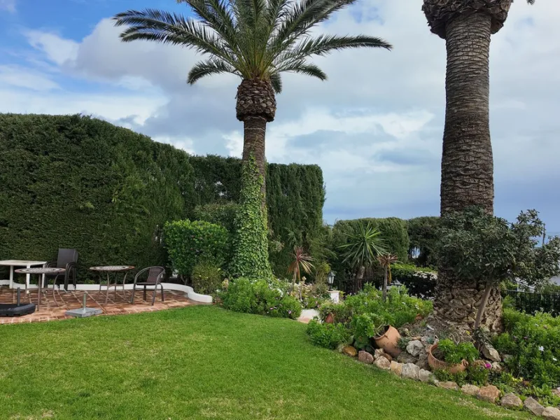 This charming ground-floor apartment is located in the picturesque white village of Mijas Pueblo, one of the most iconic and sought-after areas on the Costa del Sol. Known for its authentic Andalusian character, breathtaking views and relaxed Mediterranea