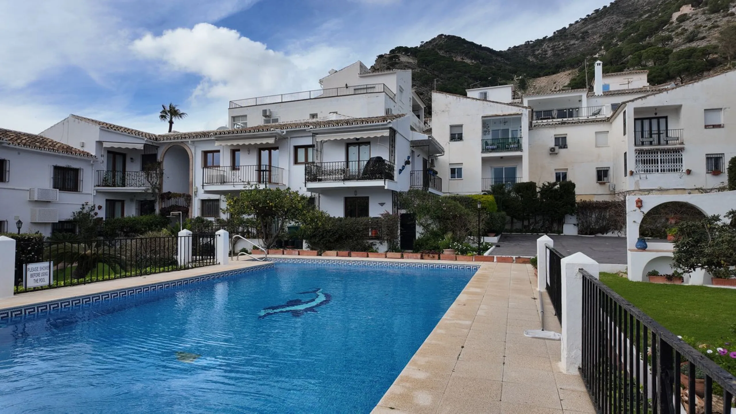 This charming ground-floor apartment is located in the picturesque white village of Mijas Pueblo, one of the most iconic and sought-after areas on the Costa del Sol. Known for its authentic Andalusian character, breathtaking views and relaxed Mediterranea