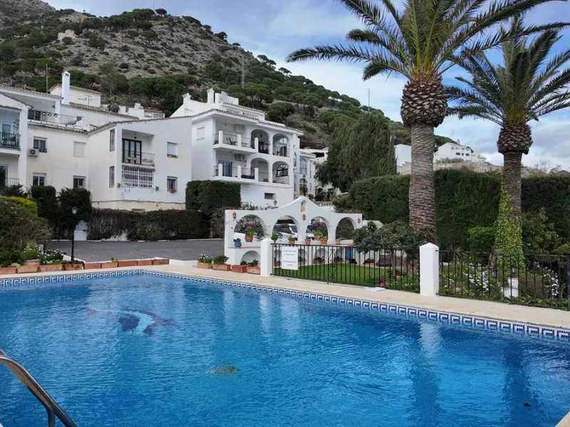 This charming ground-floor apartment is located in the picturesque white village of Mijas Pueblo, one of the most iconic and sought-after areas on the Costa del Sol. Known for its authentic Andalusian character, breathtaking views and relaxed Mediterranea