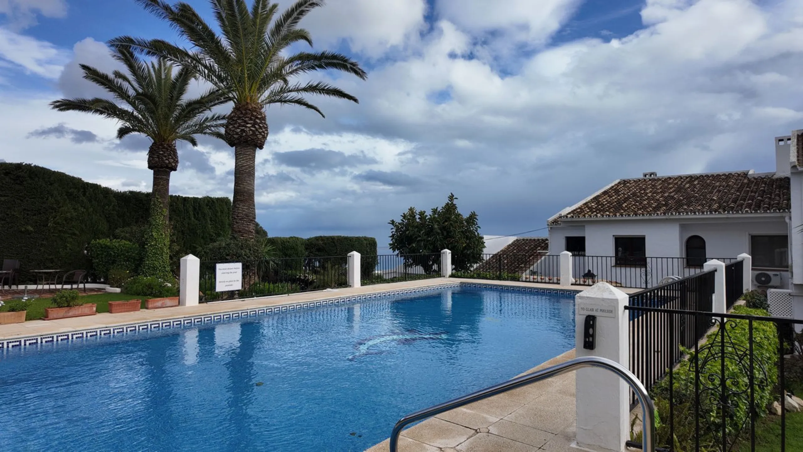 This charming ground-floor apartment is located in the picturesque white village of Mijas Pueblo, one of the most iconic and sought-after areas on the Costa del Sol. Known for its authentic Andalusian character, breathtaking views and relaxed Mediterranea