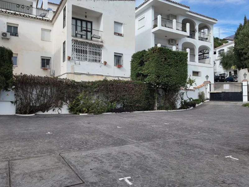 This charming ground-floor apartment is located in the picturesque white village of Mijas Pueblo, one of the most iconic and sought-after areas on the Costa del Sol. Known for its authentic Andalusian character, breathtaking views and relaxed Mediterranea
