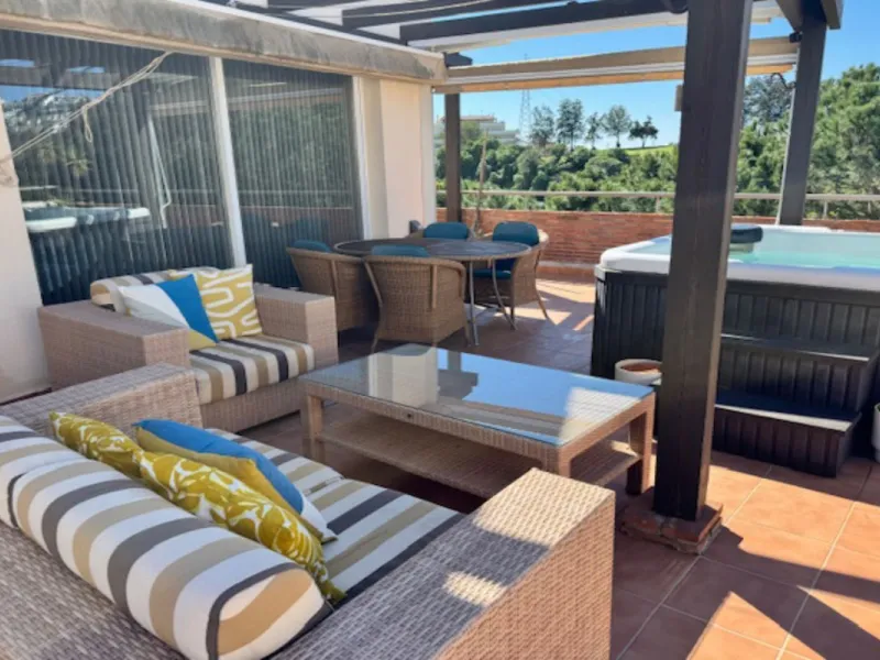 This bright unusually large 2 bedroom luxury, south facing penthouse is situated within the exclusive, beautifully kept, luxury complex  in Riviera del Sol next to the prestigious Miraflores Golf Club House.The property consists of a very large lounge/din