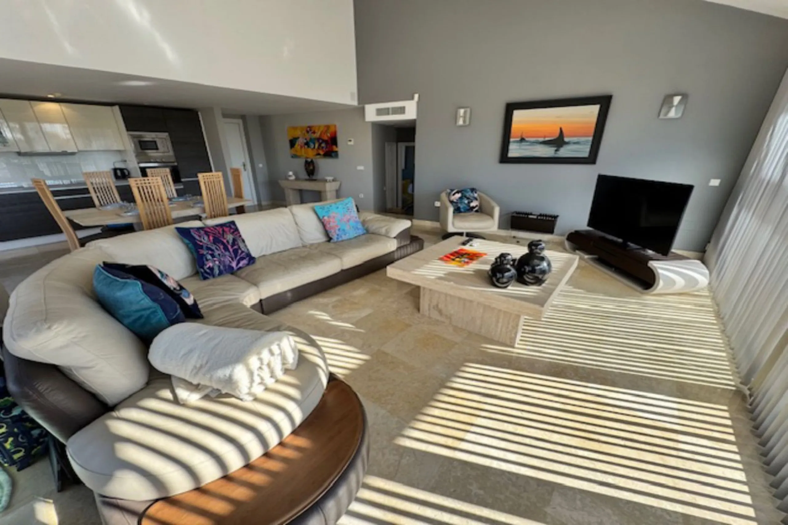 This bright unusually large 2 bedroom luxury, south facing penthouse is situated within the exclusive, beautifully kept, luxury complex  in Riviera del Sol next to the prestigious Miraflores Golf Club House.The property consists of a very large lounge/din