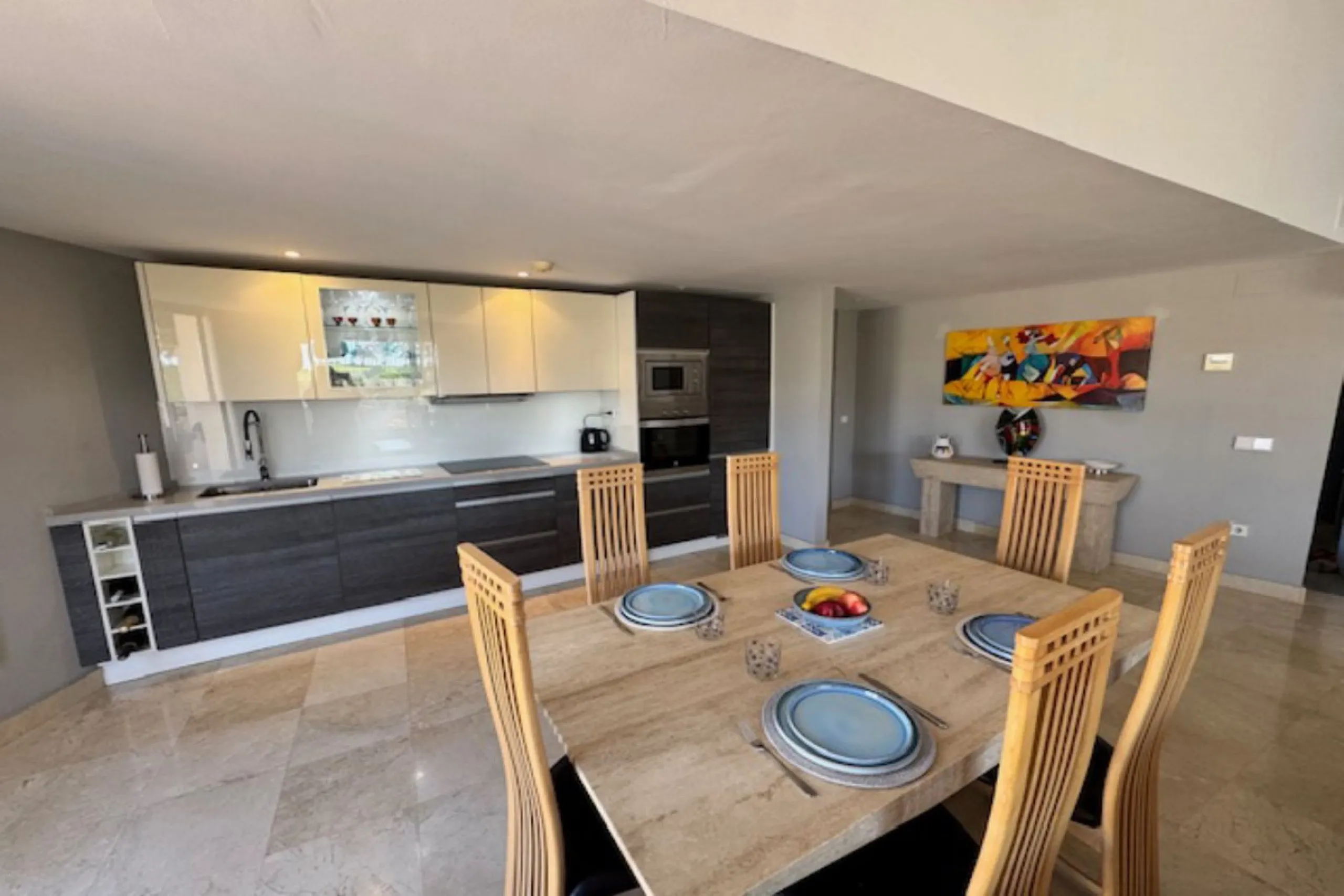 This bright unusually large 2 bedroom luxury, south facing penthouse is situated within the exclusive, beautifully kept, luxury complex  in Riviera del Sol next to the prestigious Miraflores Golf Club House.The property consists of a very large lounge/din