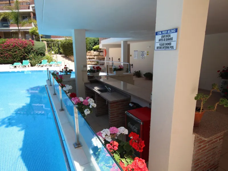 This bright unusually large 2 bedroom luxury, south facing penthouse is situated within the exclusive, beautifully kept, luxury complex  in Riviera del Sol next to the prestigious Miraflores Golf Club House.The property consists of a very large lounge/din