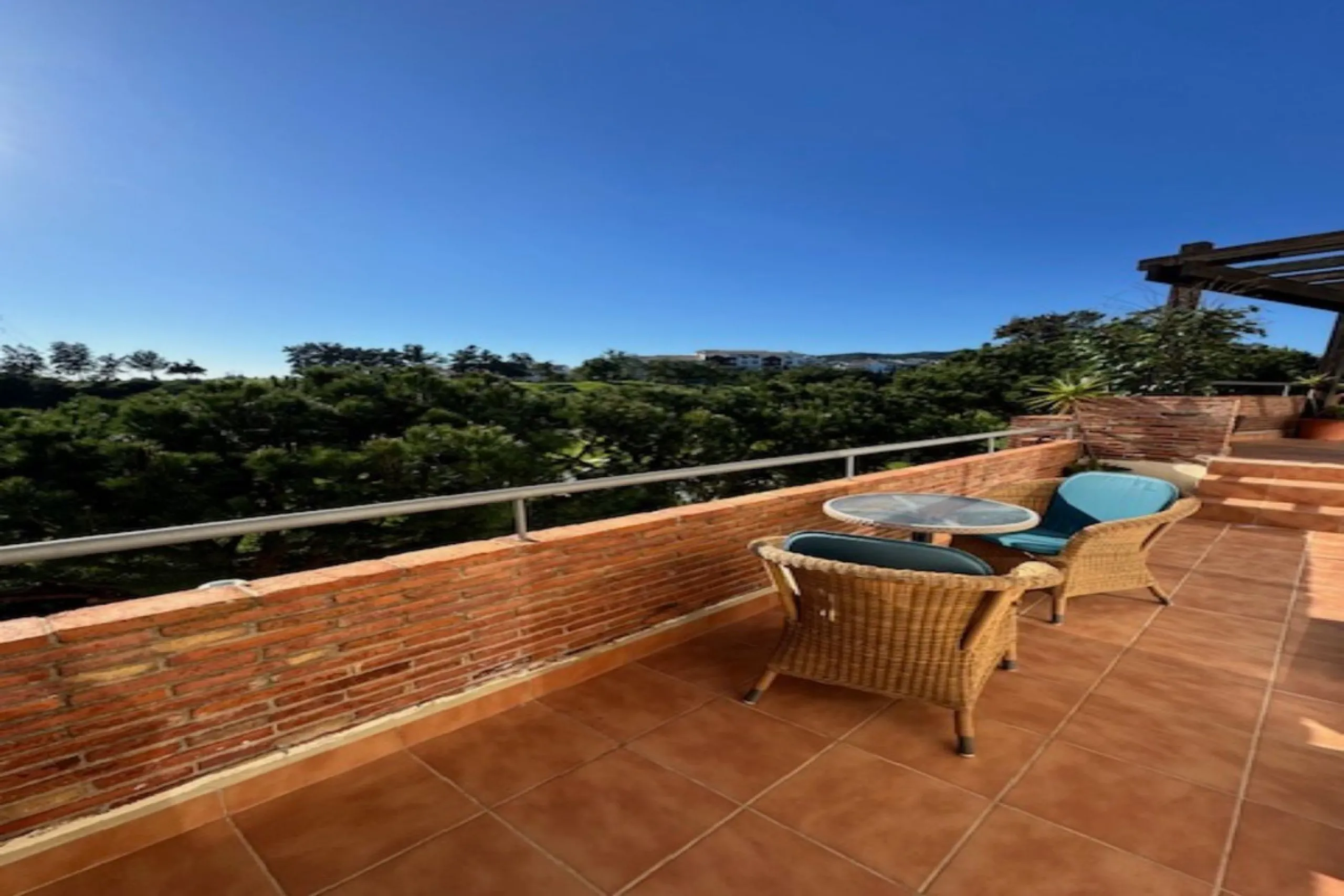 This bright unusually large 2 bedroom luxury, south facing penthouse is situated within the exclusive, beautifully kept, luxury complex  in Riviera del Sol next to the prestigious Miraflores Golf Club House.The property consists of a very large lounge/din