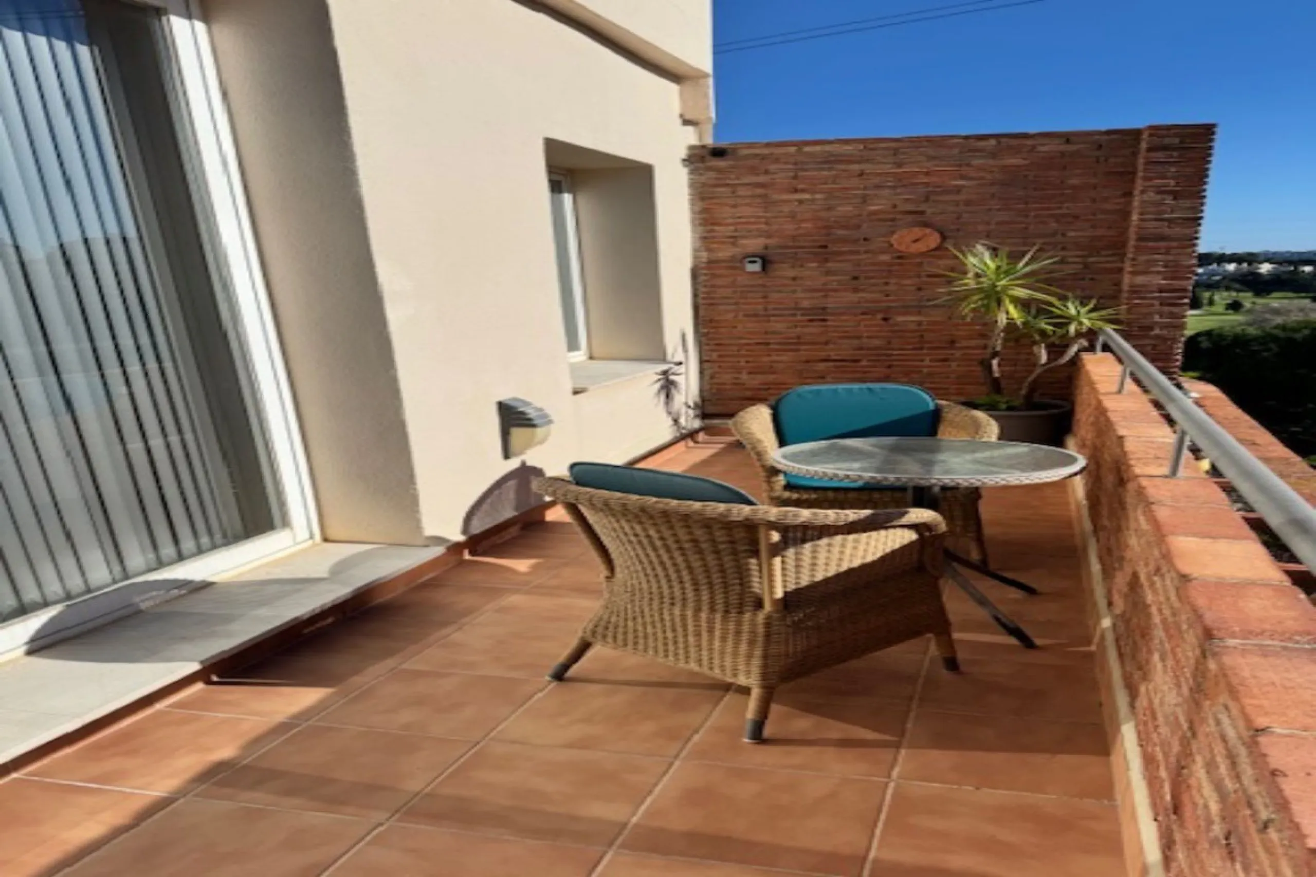 This bright unusually large 2 bedroom luxury, south facing penthouse is situated within the exclusive, beautifully kept, luxury complex  in Riviera del Sol next to the prestigious Miraflores Golf Club House.The property consists of a very large lounge/din