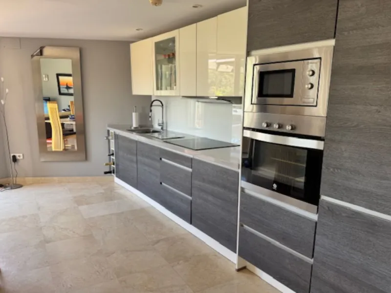 This bright unusually large 2 bedroom luxury, south facing penthouse is situated within the exclusive, beautifully kept, luxury complex  in Riviera del Sol next to the prestigious Miraflores Golf Club House.The property consists of a very large lounge/din