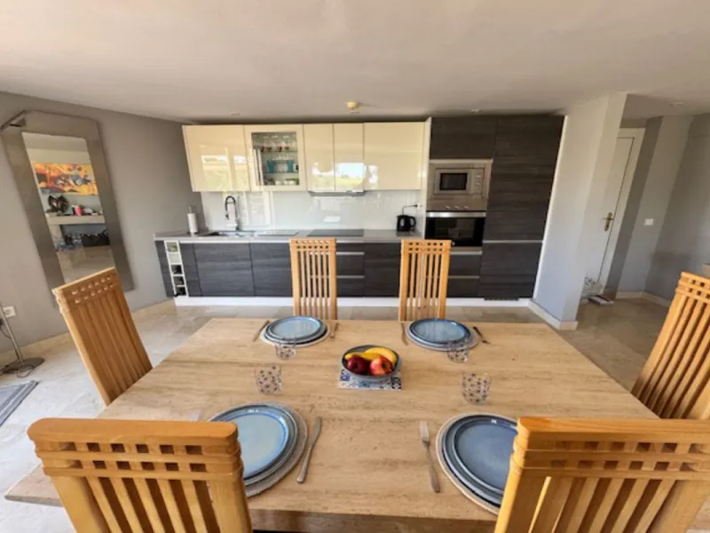 This bright unusually large 2 bedroom luxury, south facing penthouse is situated within the exclusive, beautifully kept, luxury complex  in Riviera del Sol next to the prestigious Miraflores Golf Club House.The property consists of a very large lounge/din