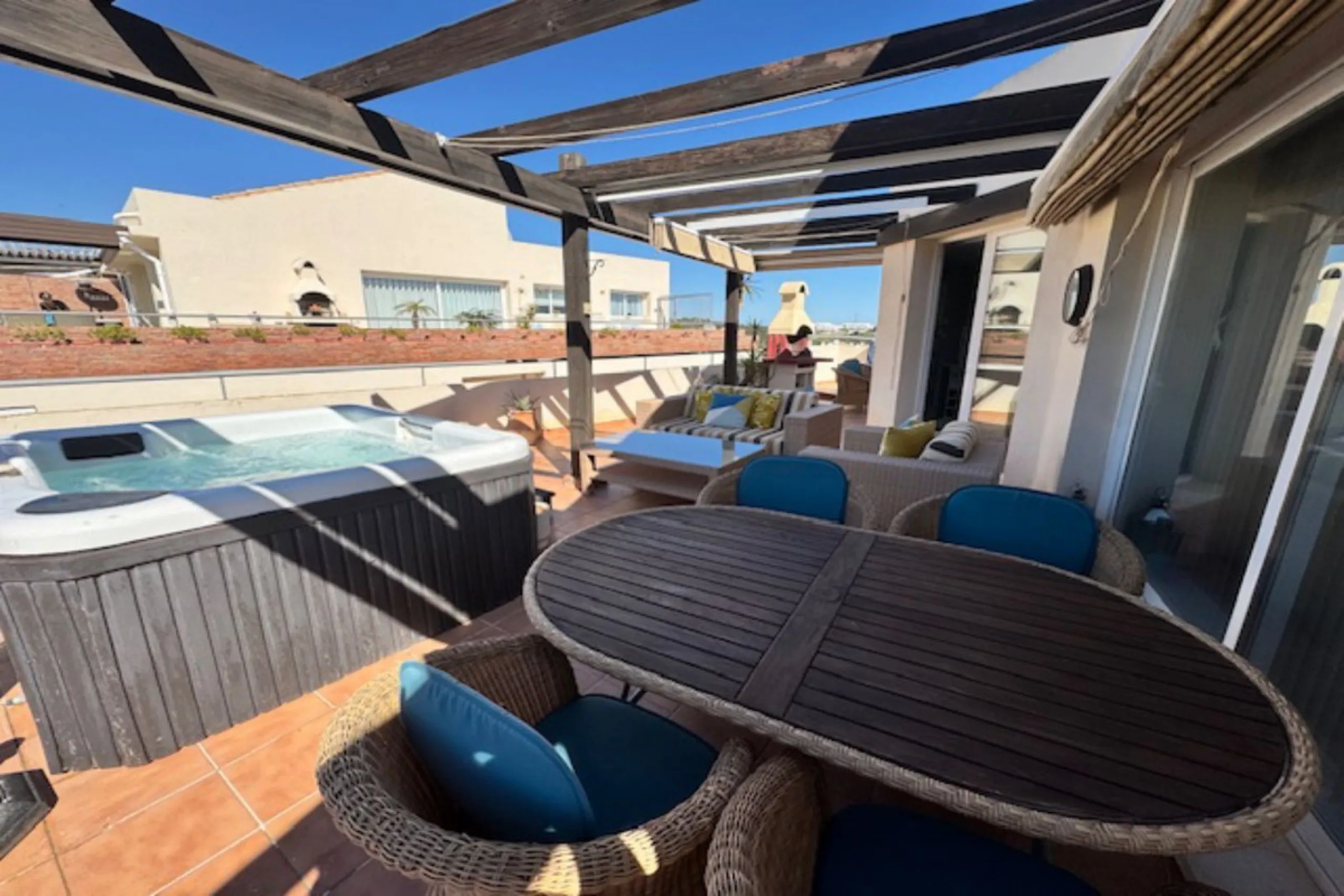 This bright unusually large 2 bedroom luxury, south facing penthouse is situated within the exclusive, beautifully kept, luxury complex  in Riviera del Sol next to the prestigious Miraflores Golf Club House.The property consists of a very large lounge/din