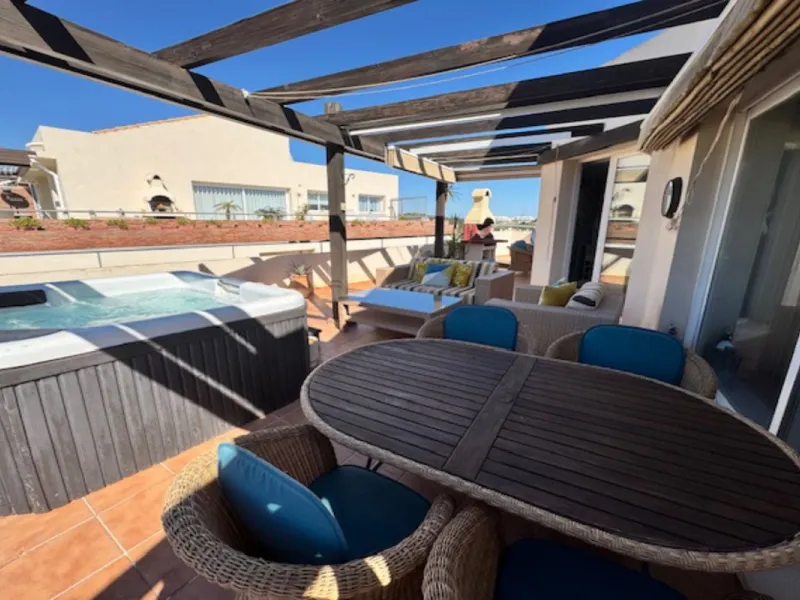 This bright unusually large 2 bedroom luxury, south facing penthouse is situated within the exclusive, beautifully kept, luxury complex  in Riviera del Sol next to the prestigious Miraflores Golf Club House.The property consists of a very large lounge/din