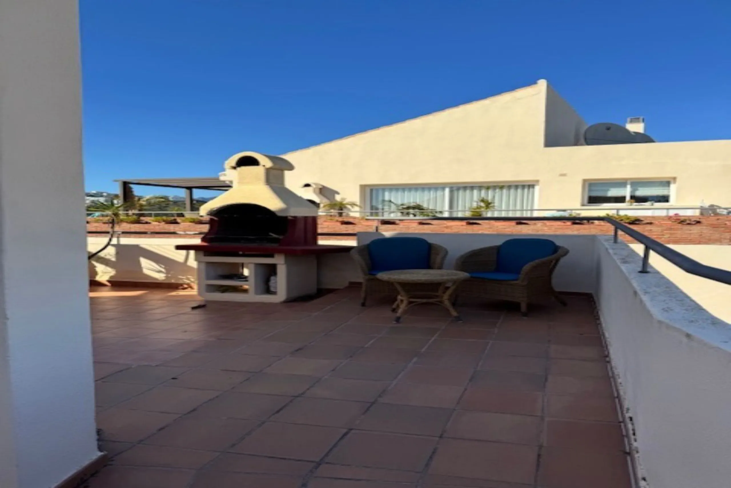 This bright unusually large 2 bedroom luxury, south facing penthouse is situated within the exclusive, beautifully kept, luxury complex  in Riviera del Sol next to the prestigious Miraflores Golf Club House.The property consists of a very large lounge/din