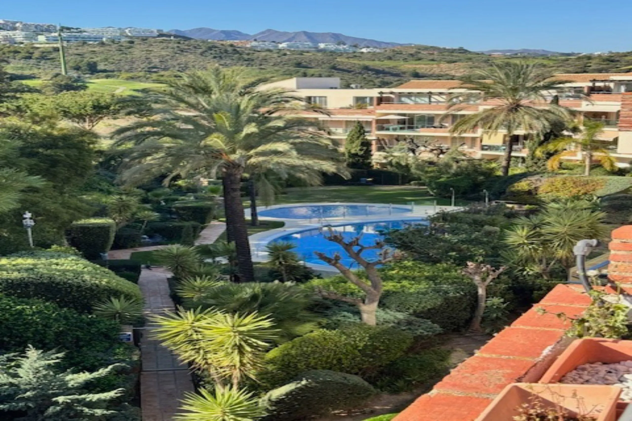This bright unusually large 2 bedroom luxury, south facing penthouse is situated within the exclusive, beautifully kept, luxury complex  in Riviera del Sol next to the prestigious Miraflores Golf Club House.The property consists of a very large lounge/din