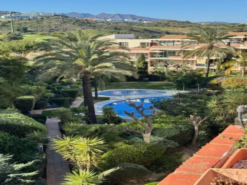 This bright unusually large 2 bedroom luxury, south facing penthouse is situated within the exclusive, beautifully kept, luxury complex  in Riviera del Sol next to the prestigious Miraflores Golf Club House.The property consists of a very large lounge/din