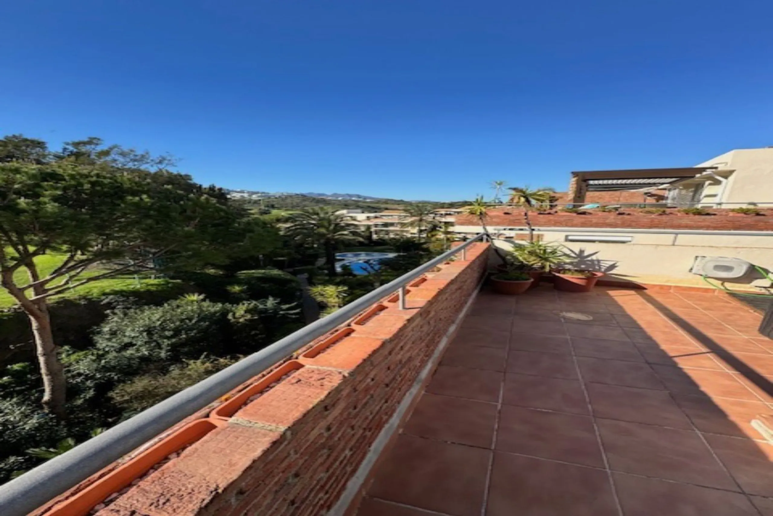 This bright unusually large 2 bedroom luxury, south facing penthouse is situated within the exclusive, beautifully kept, luxury complex  in Riviera del Sol next to the prestigious Miraflores Golf Club House.The property consists of a very large lounge/din
