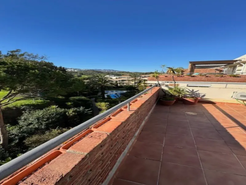 This bright unusually large 2 bedroom luxury, south facing penthouse is situated within the exclusive, beautifully kept, luxury complex  in Riviera del Sol next to the prestigious Miraflores Golf Club House.The property consists of a very large lounge/din