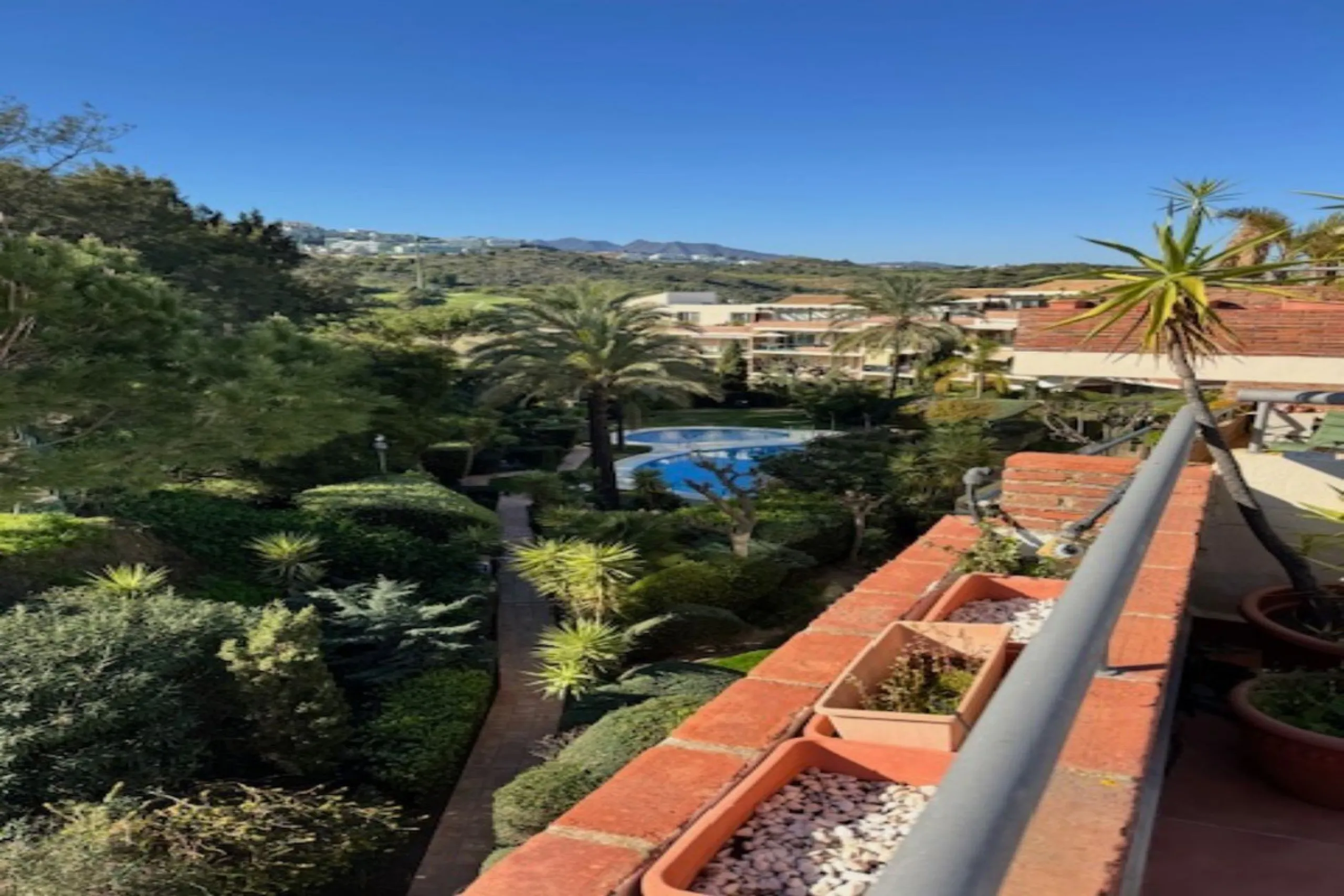 This bright unusually large 2 bedroom luxury, south facing penthouse is situated within the exclusive, beautifully kept, luxury complex  in Riviera del Sol next to the prestigious Miraflores Golf Club House.The property consists of a very large lounge/din