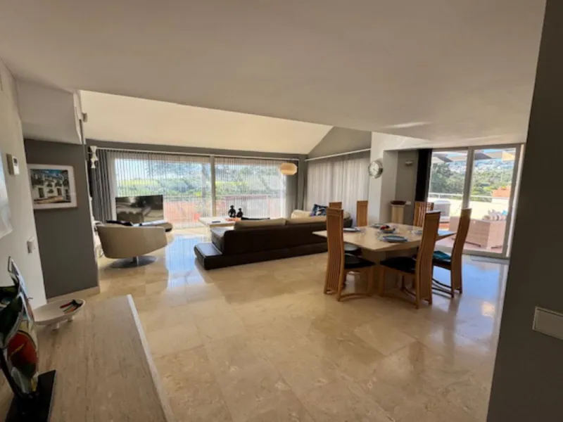 This bright unusually large 2 bedroom luxury, south facing penthouse is situated within the exclusive, beautifully kept, luxury complex  in Riviera del Sol next to the prestigious Miraflores Golf Club House.The property consists of a very large lounge/din