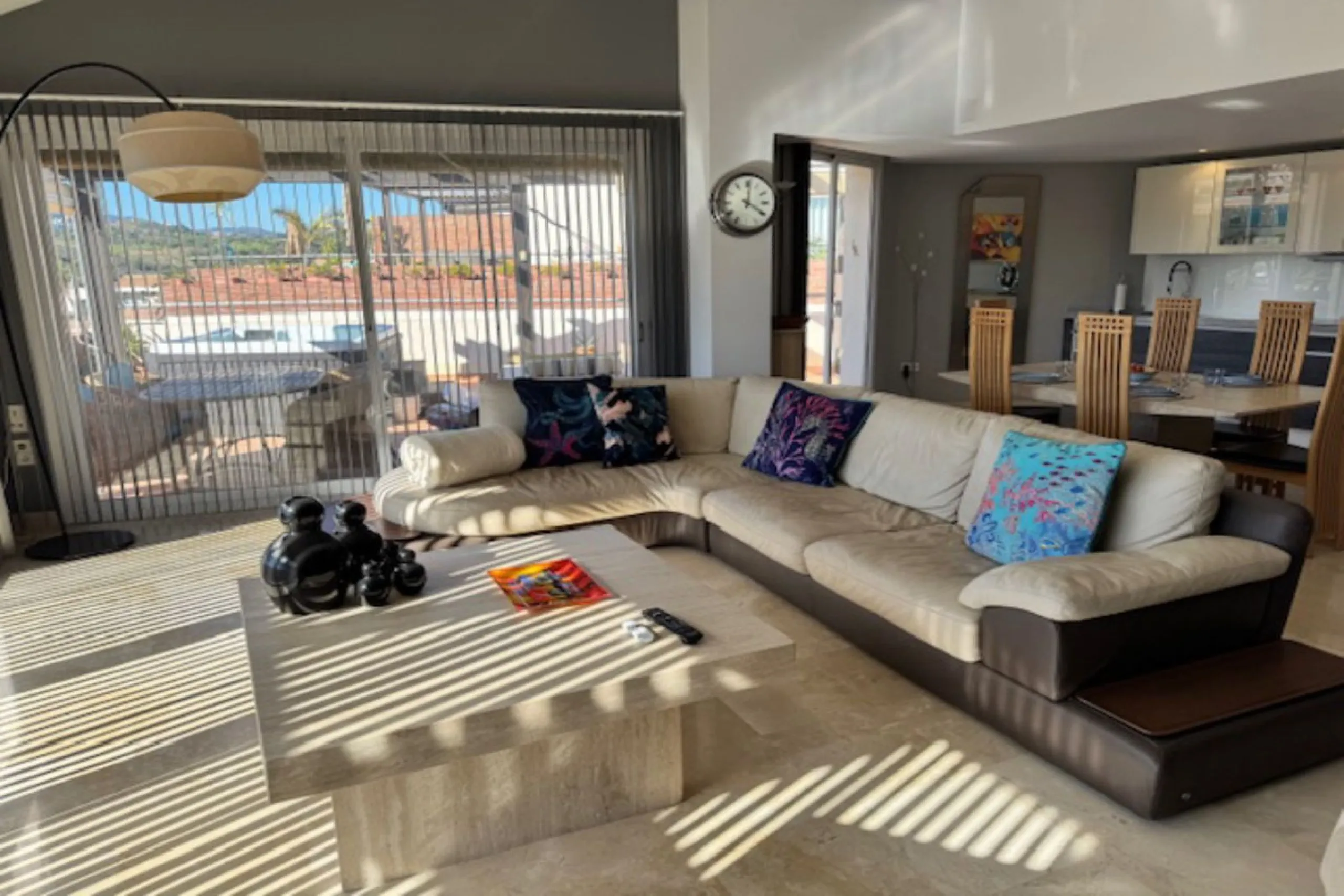 This bright unusually large 2 bedroom luxury, south facing penthouse is situated within the exclusive, beautifully kept, luxury complex  in Riviera del Sol next to the prestigious Miraflores Golf Club House.The property consists of a very large lounge/din