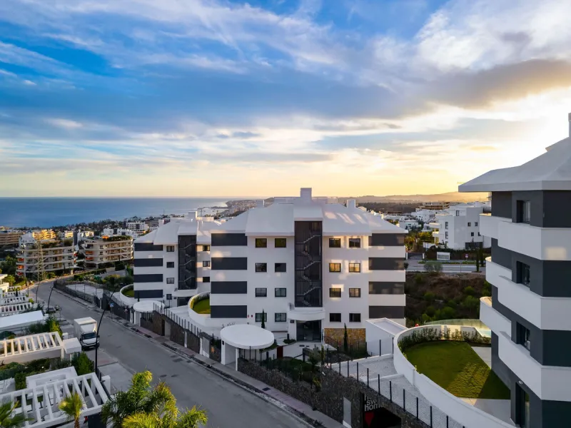Welcome to a beautifully positioned southwest-facing garden apartment in the heart of Higuerón — a home that offers both privacy and extraordinary views. Located on the eastern corner of the building, this residence is one of only two ground-floor apartme