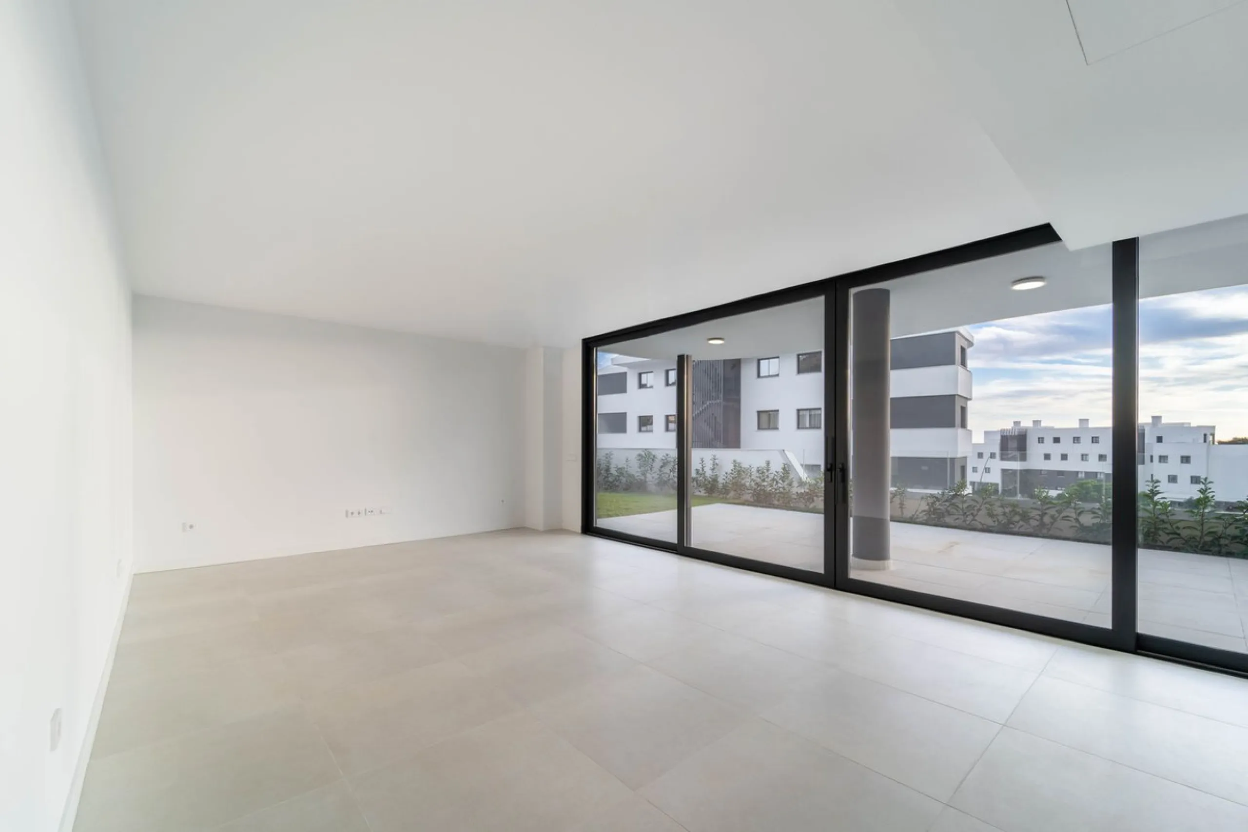 Welcome to a beautifully positioned southwest-facing garden apartment in the heart of Higuerón — a home that offers both privacy and extraordinary views. Located on the eastern corner of the building, this residence is one of only two ground-floor apartme