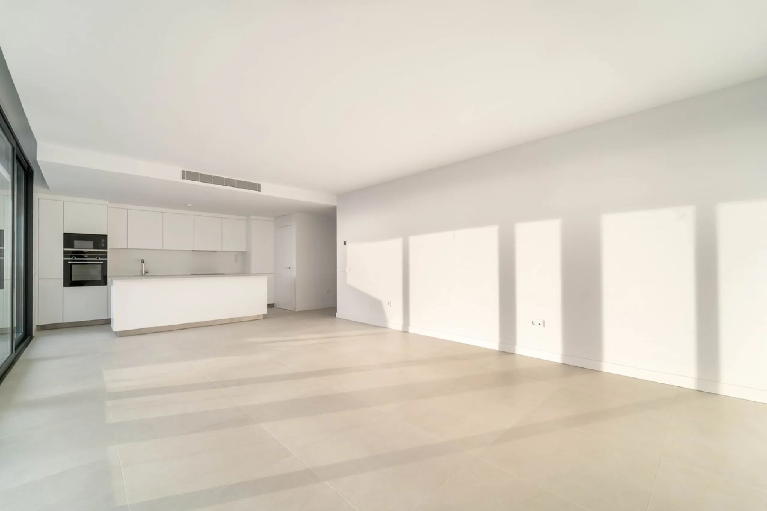 Welcome to a beautifully positioned southwest-facing garden apartment in the heart of Higuerón — a home that offers both privacy and extraordinary views. Located on the eastern corner of the building, this residence is one of only two ground-floor apartme