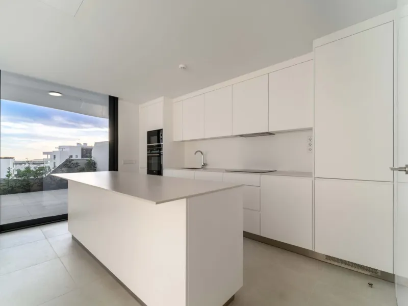 Welcome to a beautifully positioned southwest-facing garden apartment in the heart of Higuerón — a home that offers both privacy and extraordinary views. Located on the eastern corner of the building, this residence is one of only two ground-floor apartme