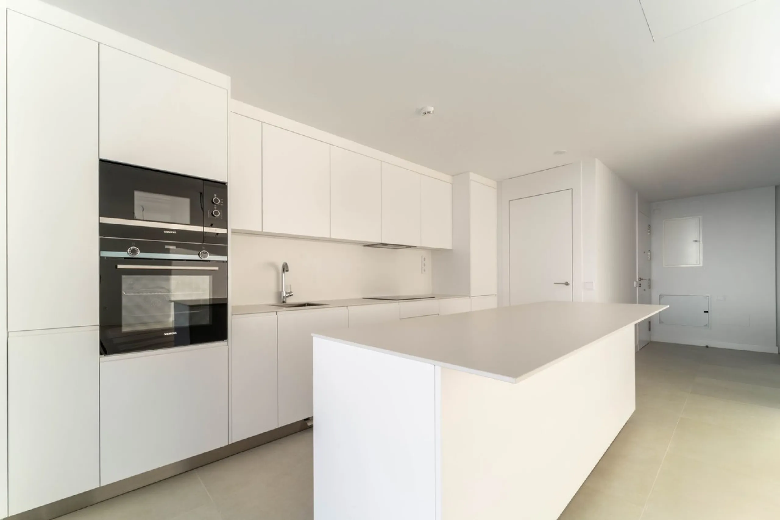 Welcome to a beautifully positioned southwest-facing garden apartment in the heart of Higuerón — a home that offers both privacy and extraordinary views. Located on the eastern corner of the building, this residence is one of only two ground-floor apartme