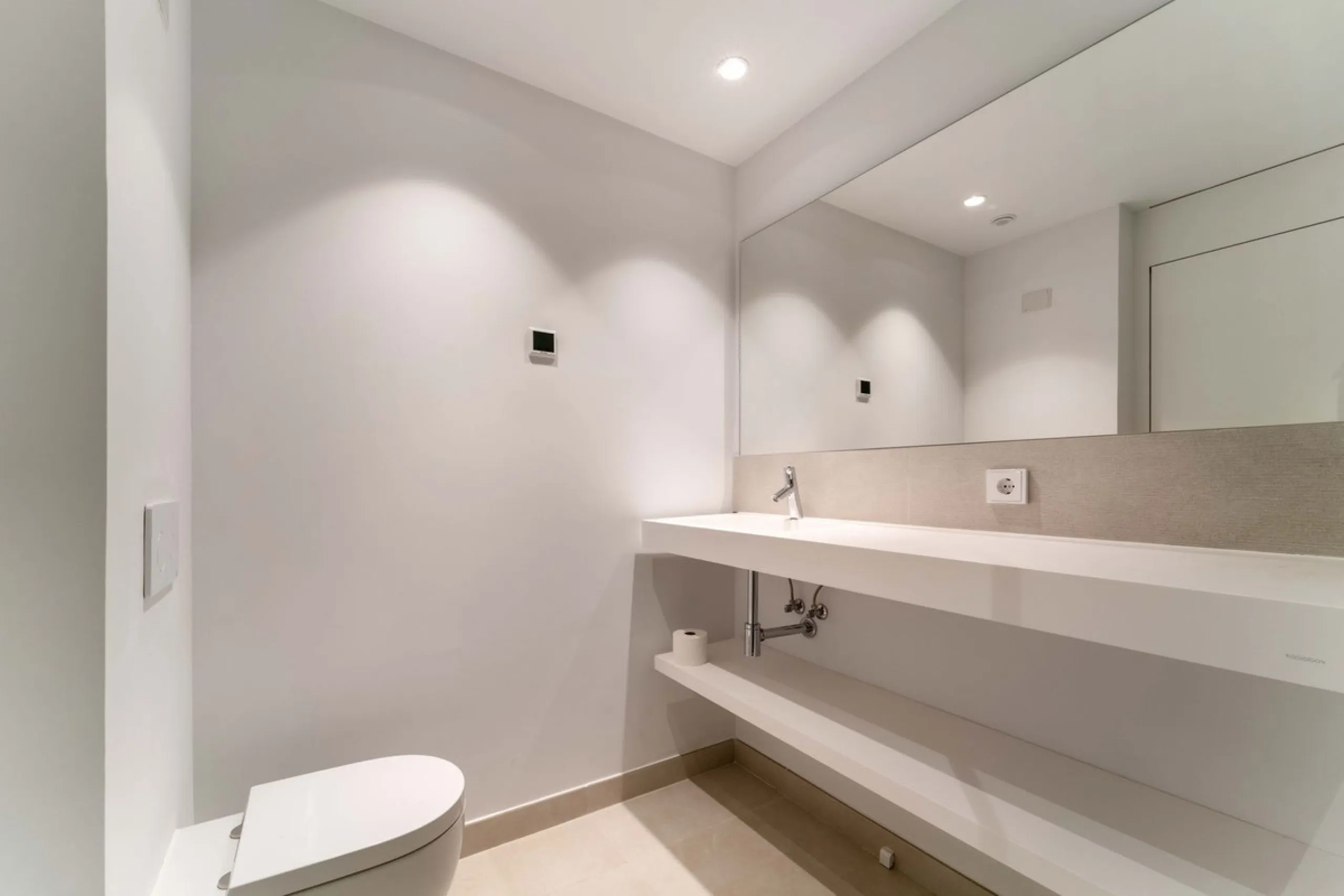 Welcome to a beautifully positioned southwest-facing garden apartment in the heart of Higuerón — a home that offers both privacy and extraordinary views. Located on the eastern corner of the building, this residence is one of only two ground-floor apartme