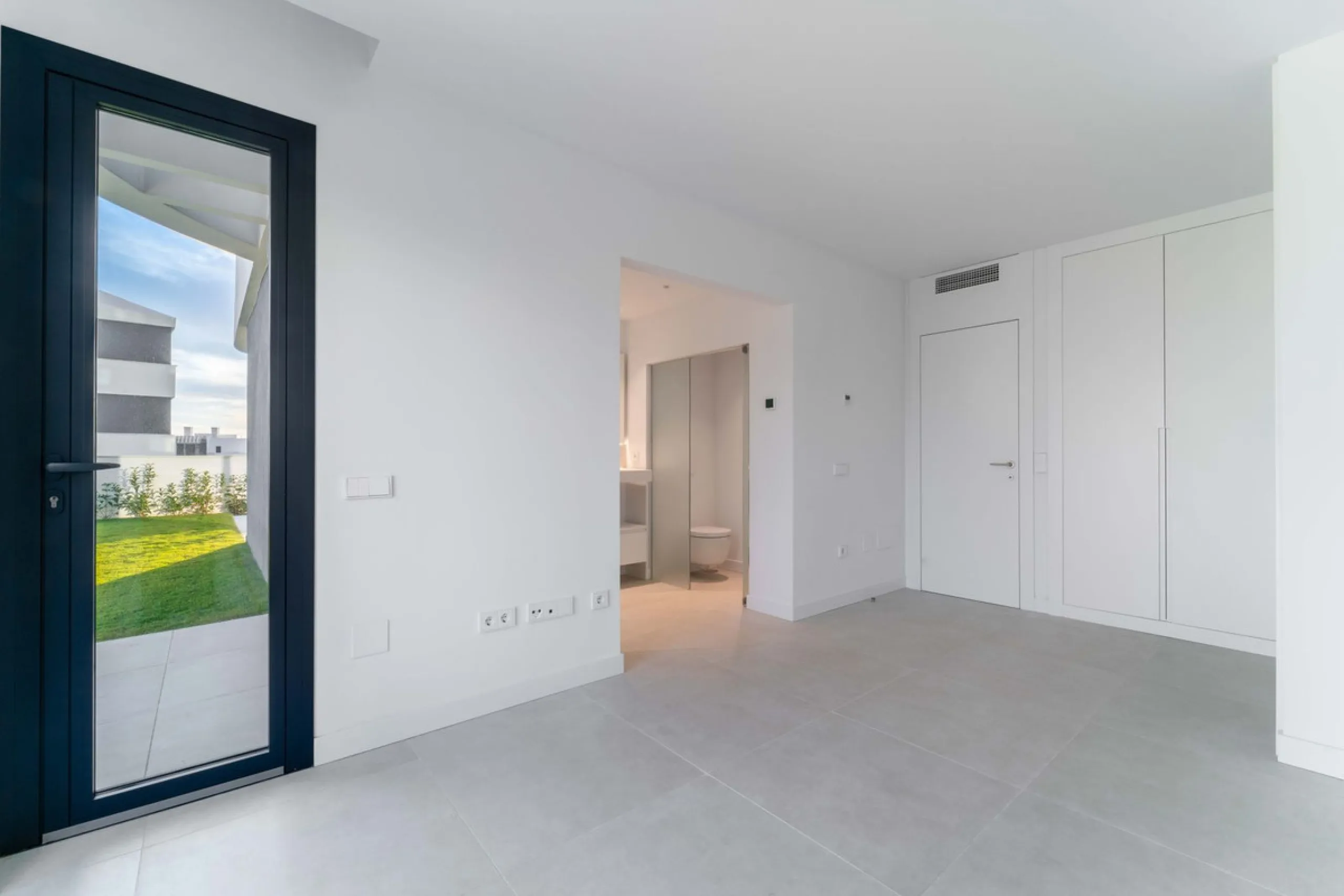 Welcome to a beautifully positioned southwest-facing garden apartment in the heart of Higuerón — a home that offers both privacy and extraordinary views. Located on the eastern corner of the building, this residence is one of only two ground-floor apartme