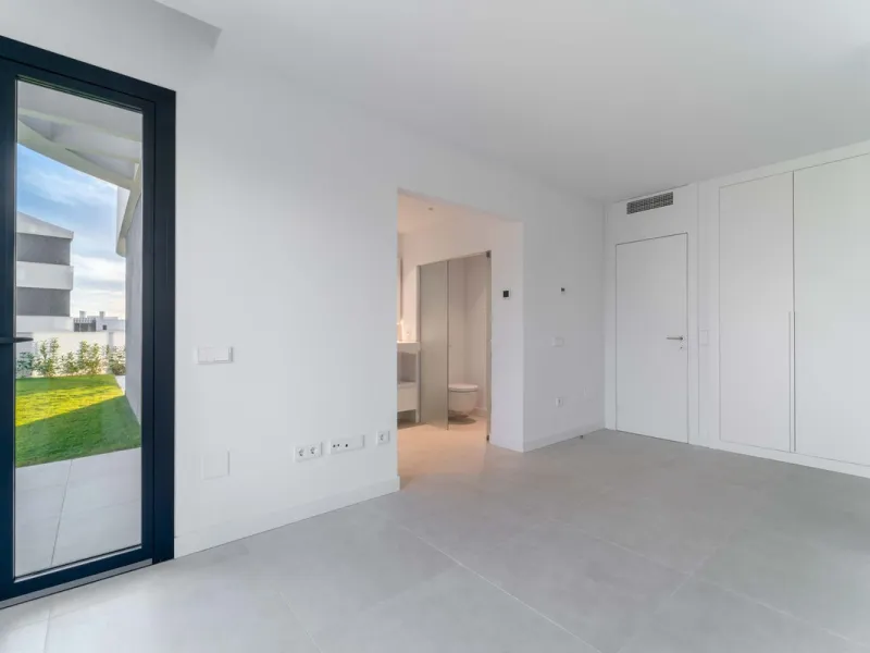Welcome to a beautifully positioned southwest-facing garden apartment in the heart of Higuerón — a home that offers both privacy and extraordinary views. Located on the eastern corner of the building, this residence is one of only two ground-floor apartme